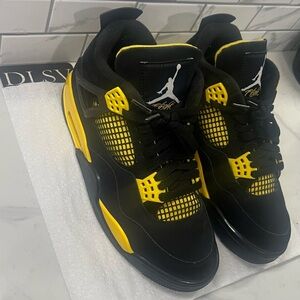 Jordan 4 “Thunder”